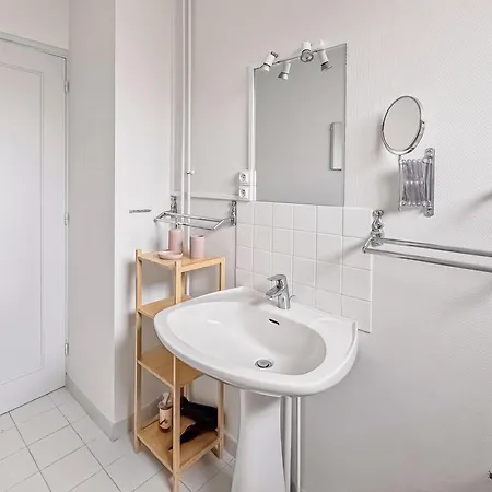 T3 Authentique Avec Terrasse Et Parking Prive *